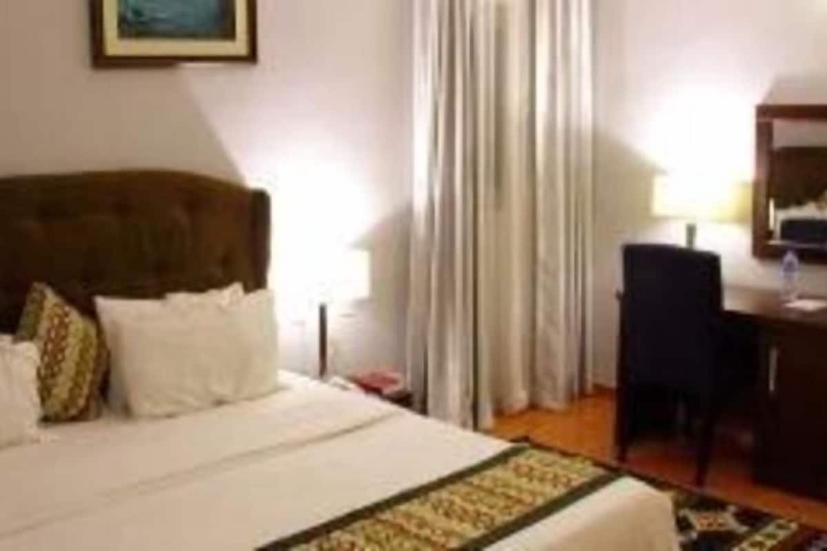 Peralatan tempat tidur premium, dihias secara berasingan