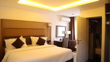 Deluxe Room, 1 King Bed, Air conditioning, Garden View