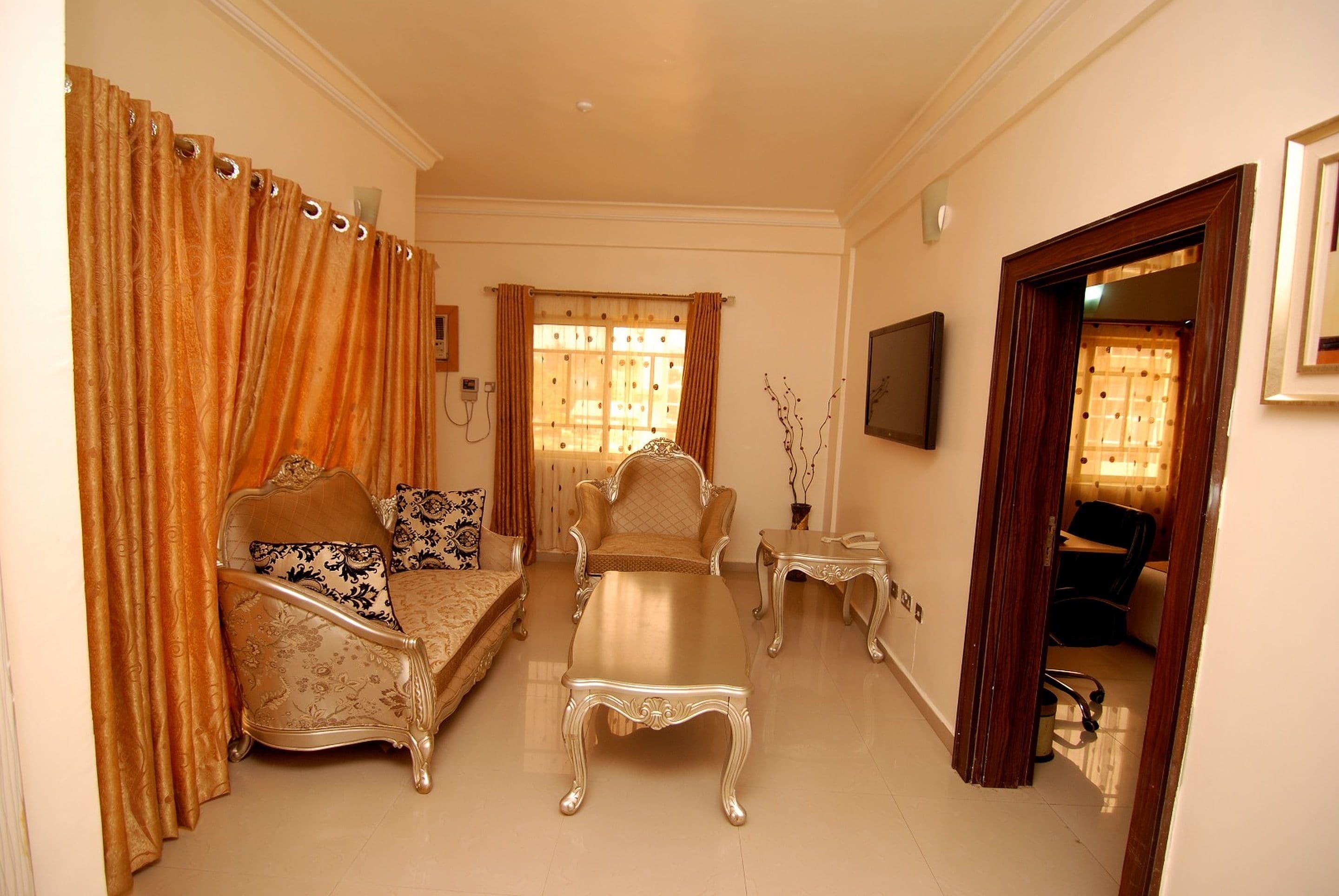 Suíte real, 1 cama de casal | 5 quartos, escrivaninha, espaço de trabalho para notebook