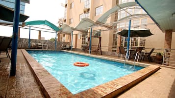 Outdoor pool, open 8 AM to 8:30 PM, pool loungers