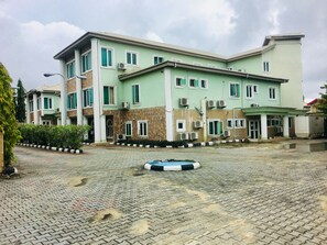 Mặt tiền nơi lưu trú