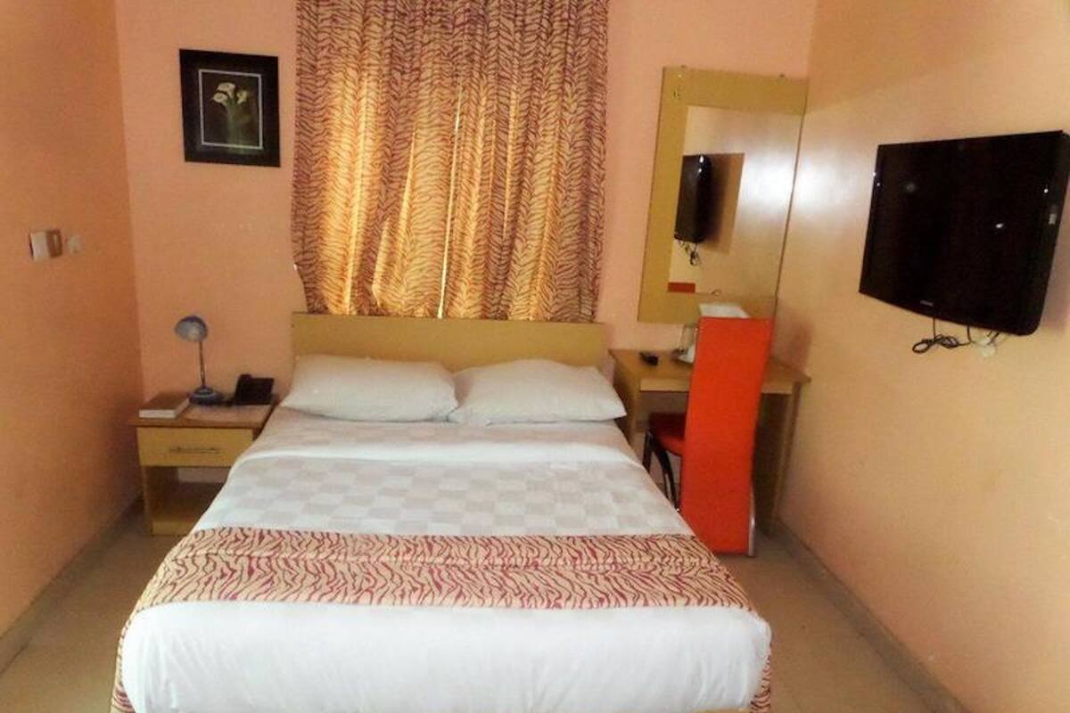 Desk, laptop workspace, free WiFi, bed sheets