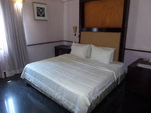 Junior Room, 1 King Bed