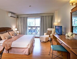 Double Bed-Non Smoking | In-room safe, iron/ironing board, free WiFi - Ravipha Residences (Bangkok)