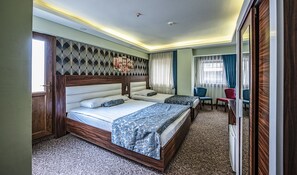 Standard tvåbäddsrum | Minibar, skrivbord, ljudisolering och barnsängar