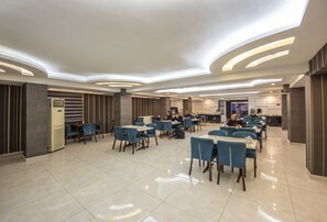 Petit déjeuner buffet compris tous les jours