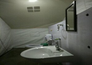 Deluxe Double Room, 1 Bedroom | Bathroom | Shower, free toiletries, towels, soap - Mulkila Adventures - Campsite (Lahul)