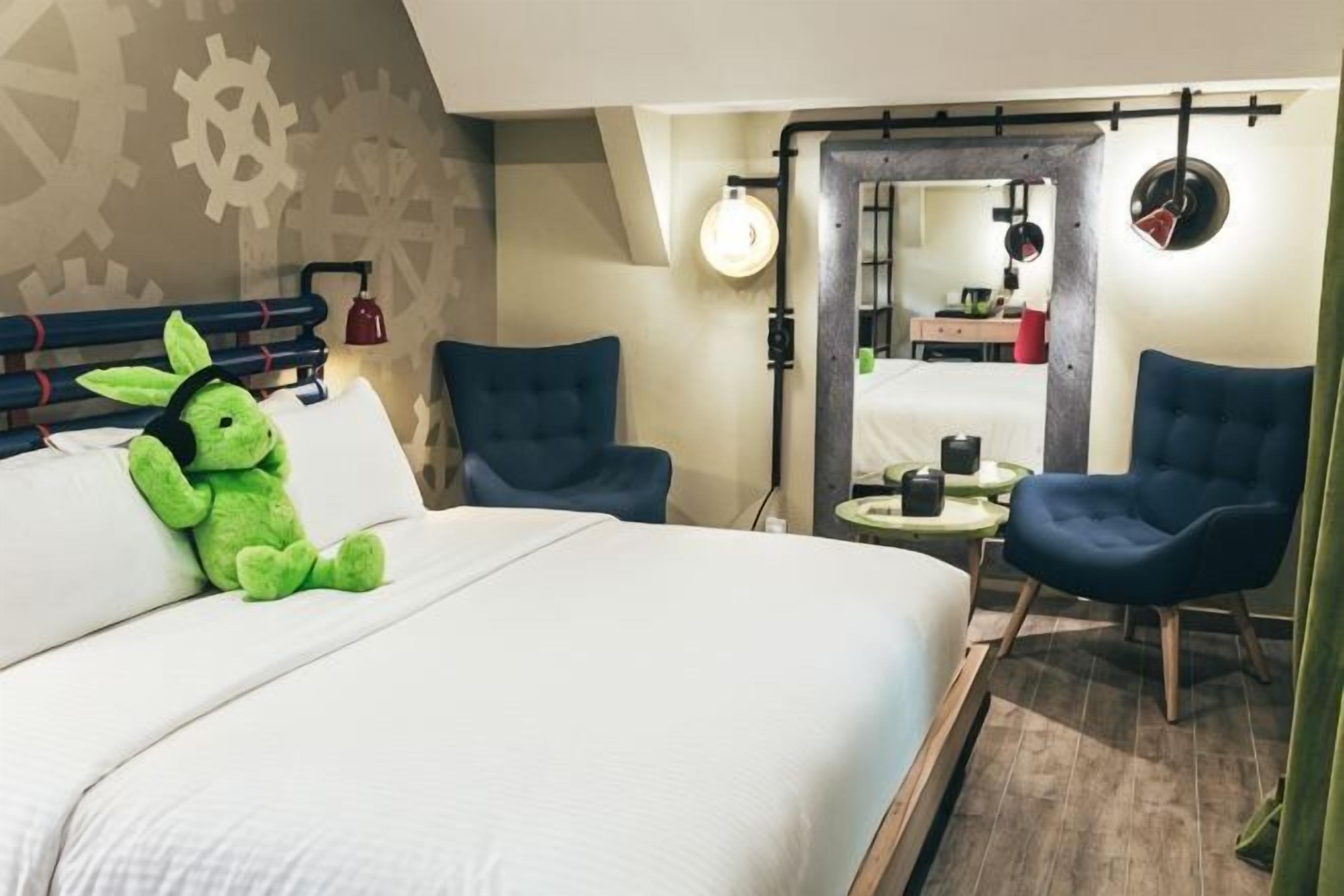 Premium bedding, minibar, in-room safe, desk