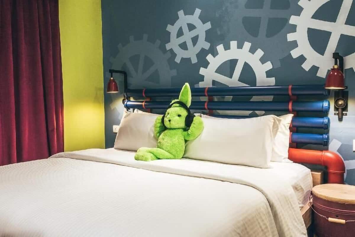 Premium bedding, minibar, in-room safe, iron/ironing board