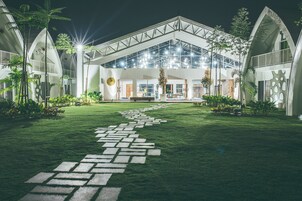 高档床上用品、迷你吧、客房内保险箱、熨斗/熨板