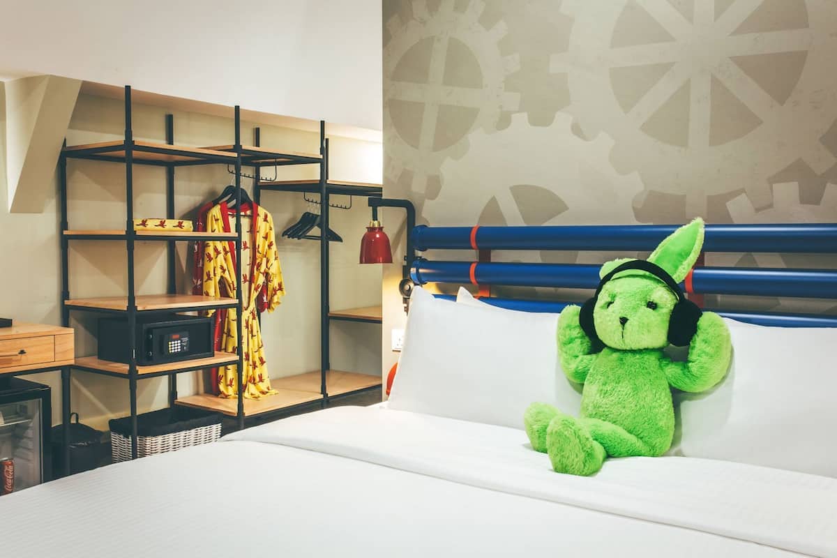 Premium bedding, minibar, in-room safe, iron/ironing board