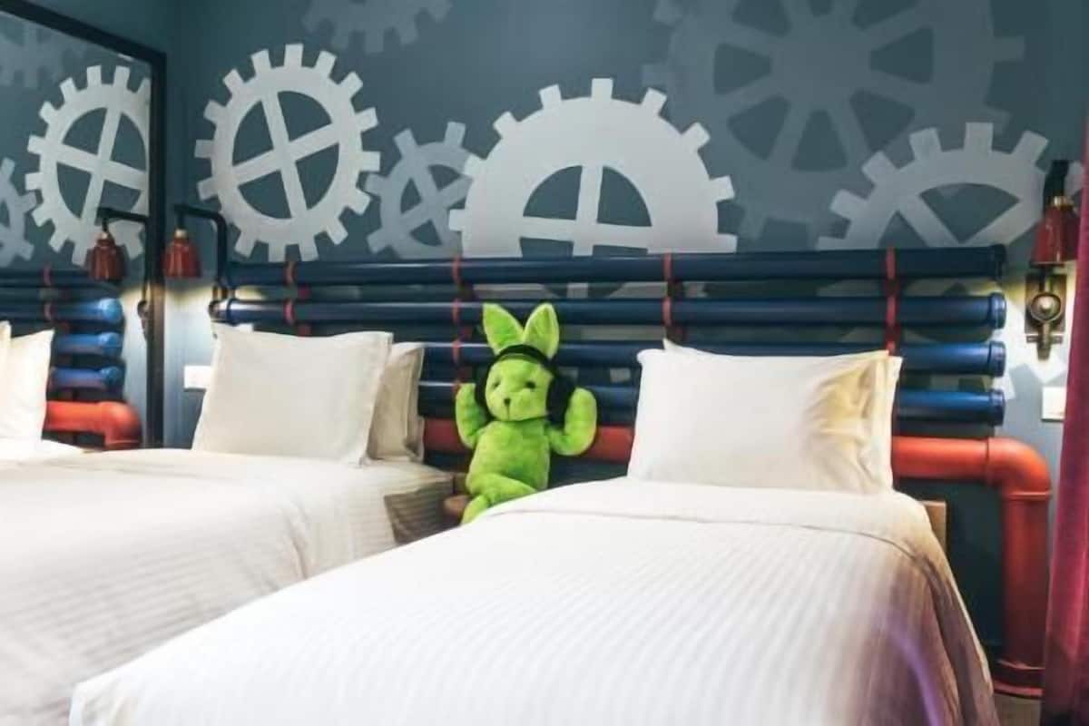 Premium bedding, minibar, in-room safe, iron/ironing board