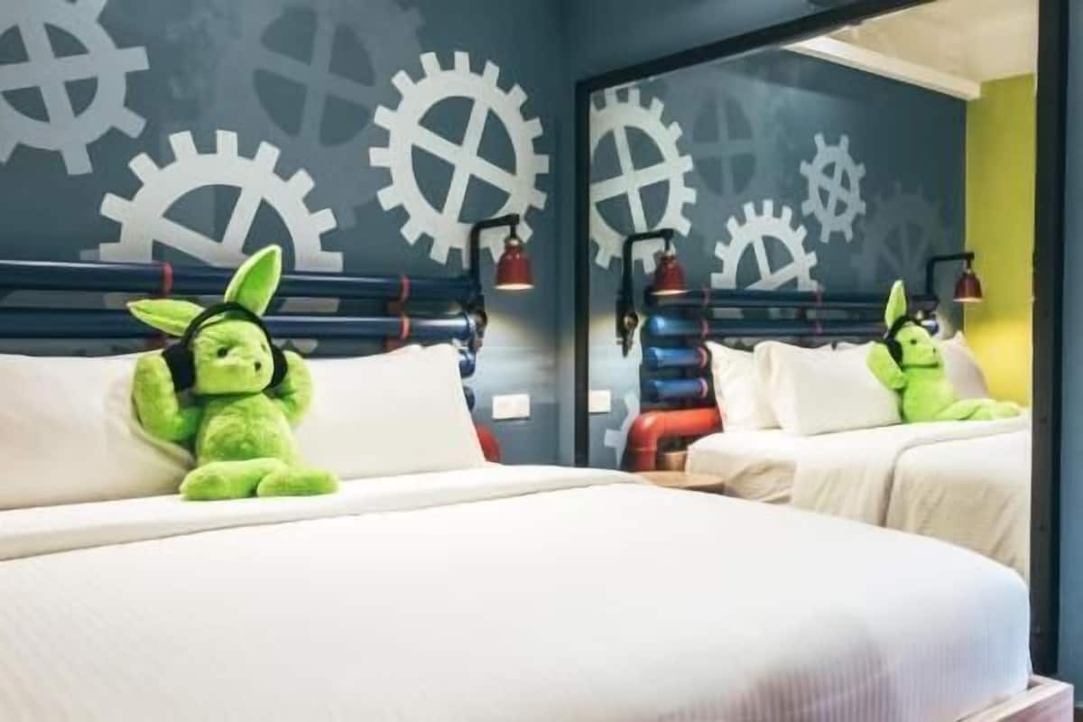 Premium bedding, minibar, in-room safe, iron/ironing board