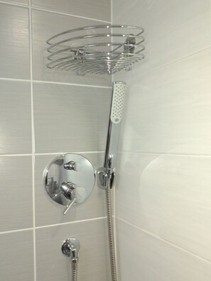 Business Studio, Multiple Beds, Non Smoking, Microwave (Dachstudio mit Seeblick) | Bathroom | Free toiletries, hair dryer, towels - B&B am See - Privatzimmer (Cologne)