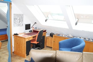 Business Studio, Multiple Beds, Non Smoking, Microwave (Dachstudio mit Seeblick) | Living area | 32-inch flat-screen TV with cable channels, TV, heated floors