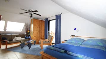 Business Studio, Multiple Beds, Non Smoking, Microwave (Dachstudio mit Seeblick) | Premium bedding, down duvets, minibar, in-room safe