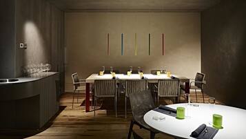 Petit déjeuner continental (15 EUR par personne)