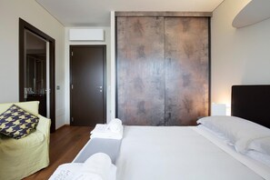 Minibar, in-room safe, laptop workspace, soundproofing