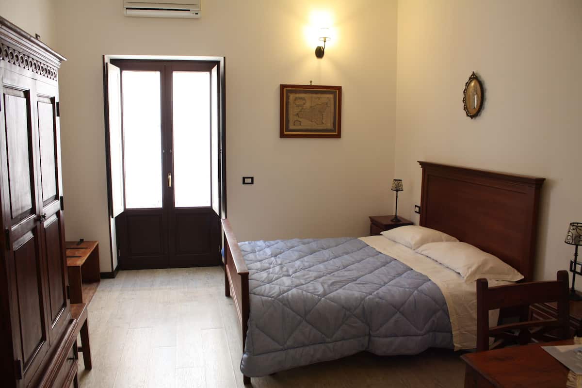 Apartment | Premium bedding, free cribs/infant beds, free WiFi