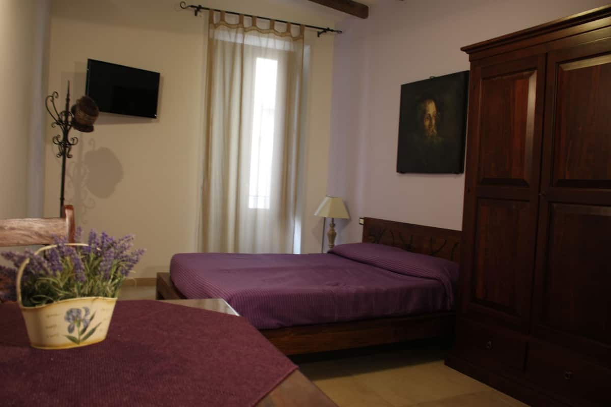 Studio | Premium bedding, free cribs/infant beds, free WiFi