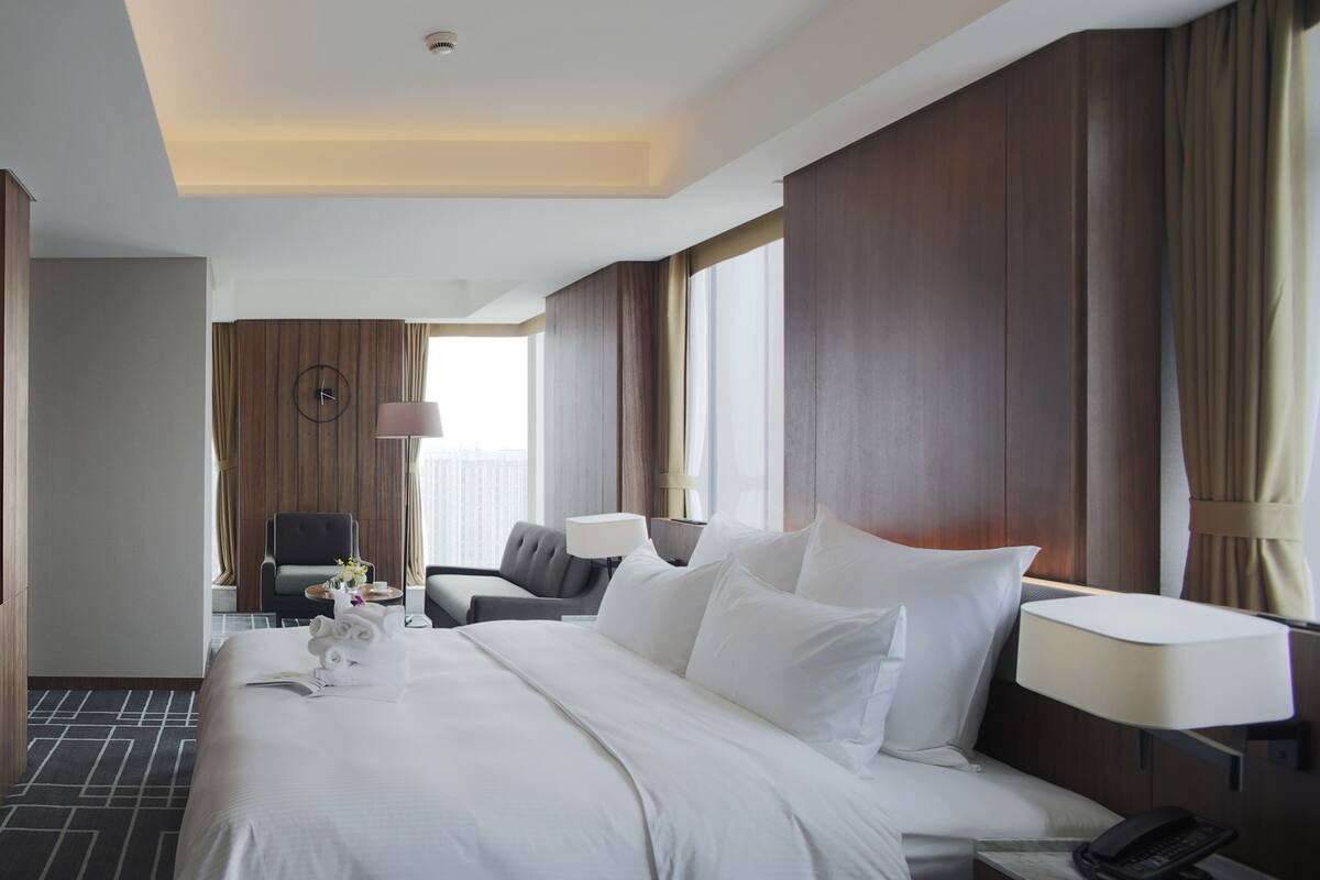 Phòng Deluxe, 1 giường cỡ king | Bộ đồ giường cao cấp, minibar, két bảo mật tại phòng, bàn 
