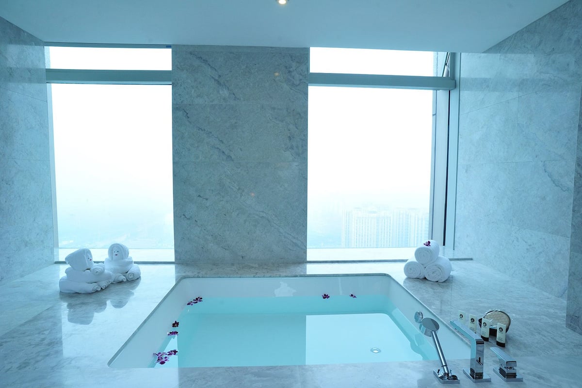 executive deluxe suite  | premium bedding, minibar, in-room safe, desk