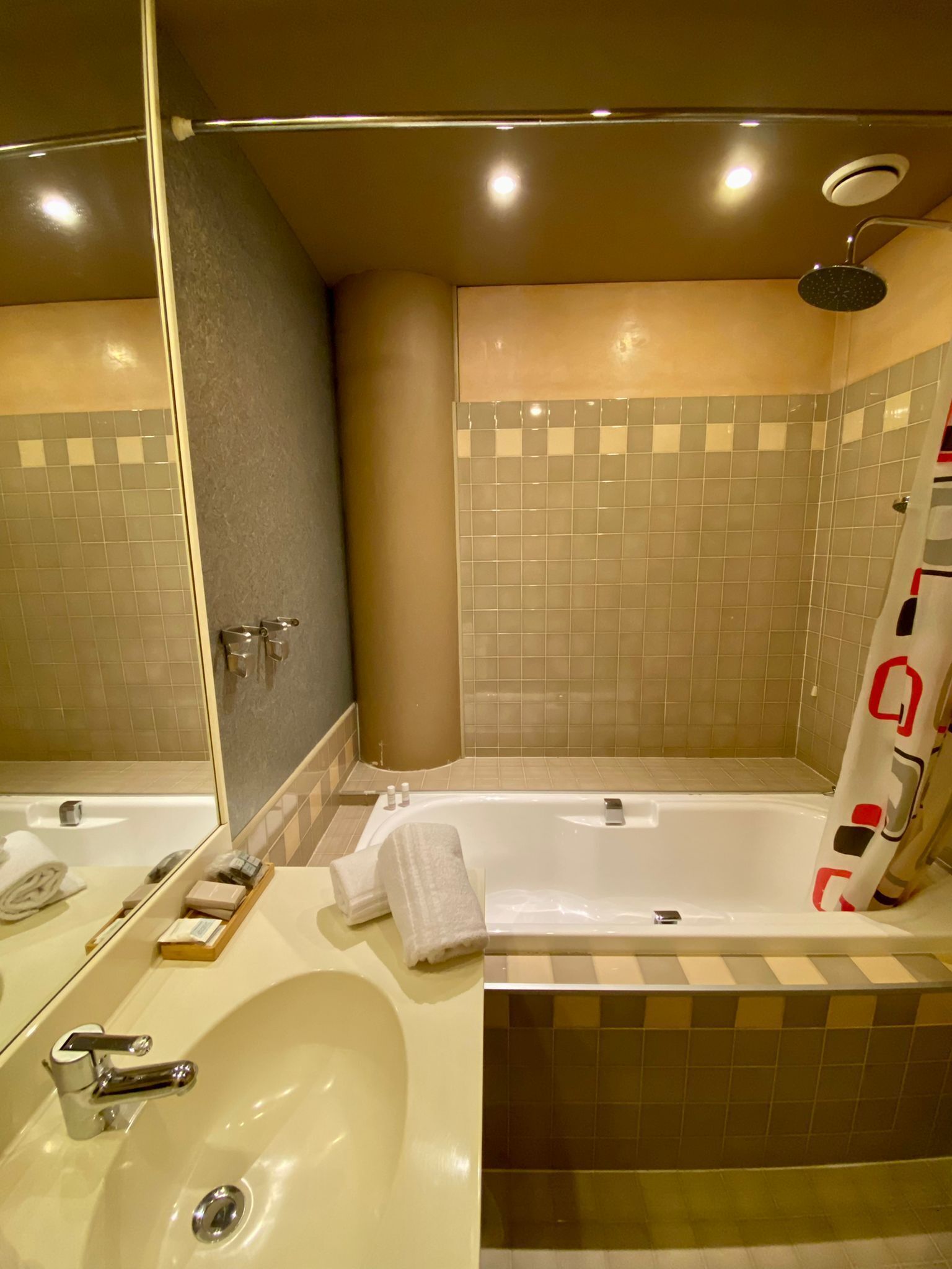 standard double or twin room | bathroom | free toiletries, hair dryer, bidet, towels