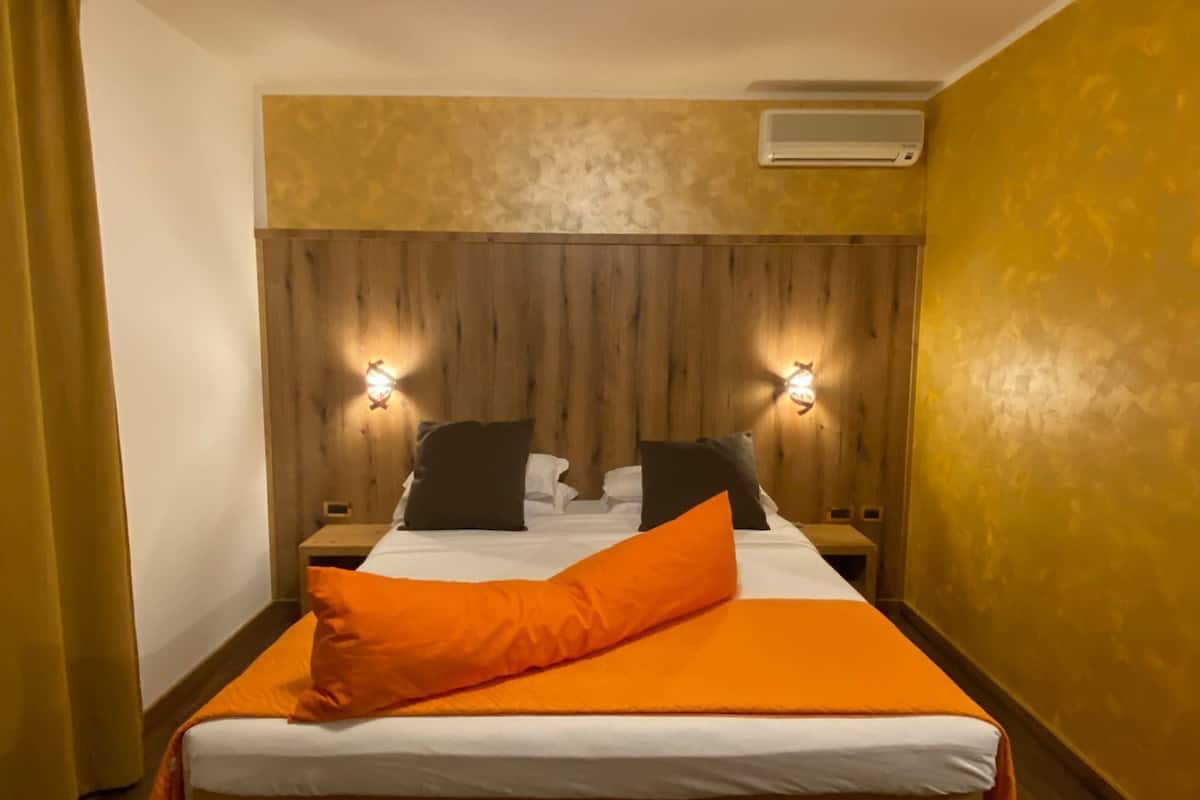 premium bedding, down duvets, minibar, in-room safe