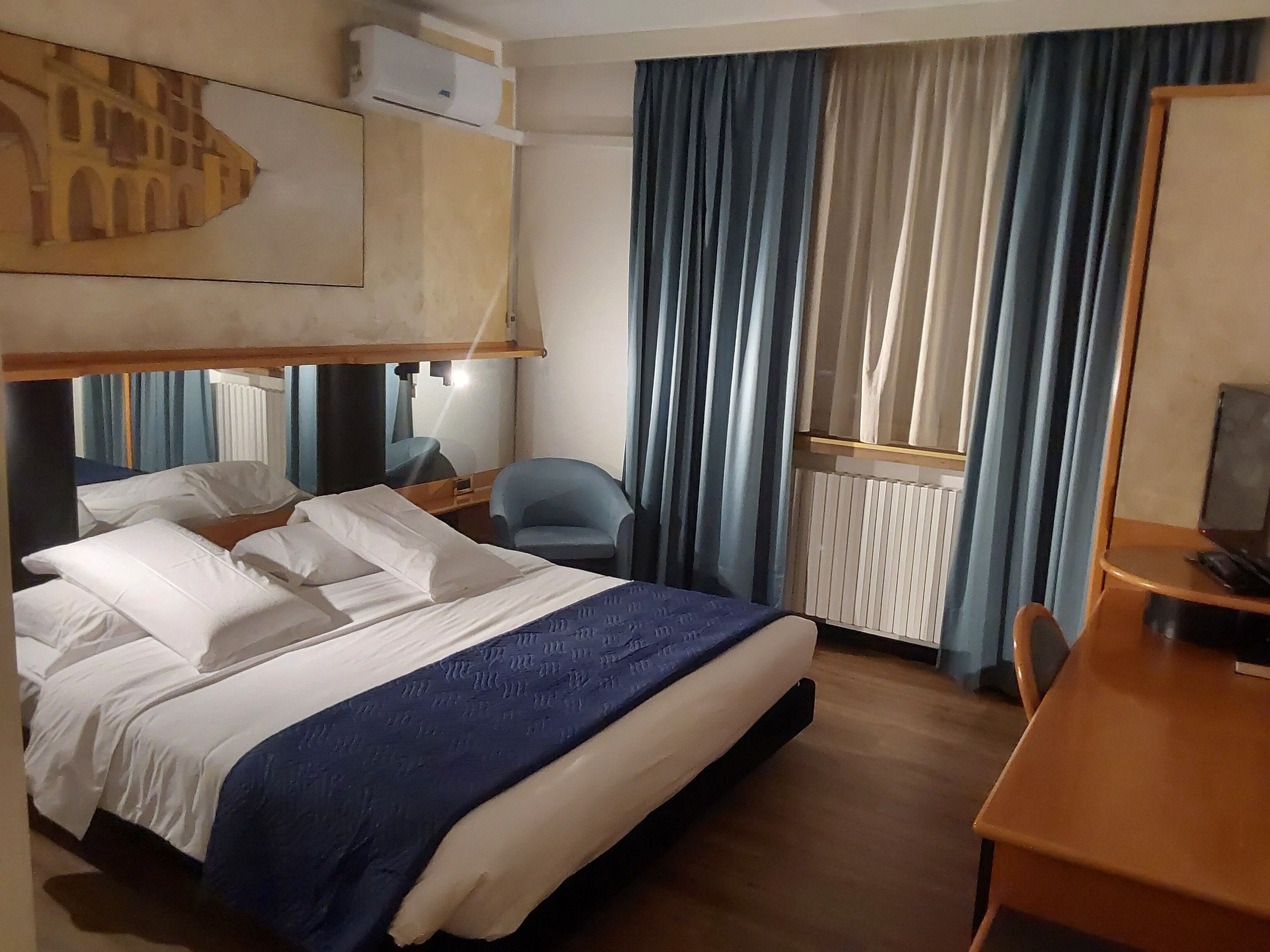 triple room | premium bedding, down duvets, minibar, in-room safe