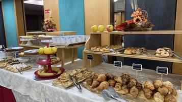 Sudah termasuk sarapan prasmanan setiap hari