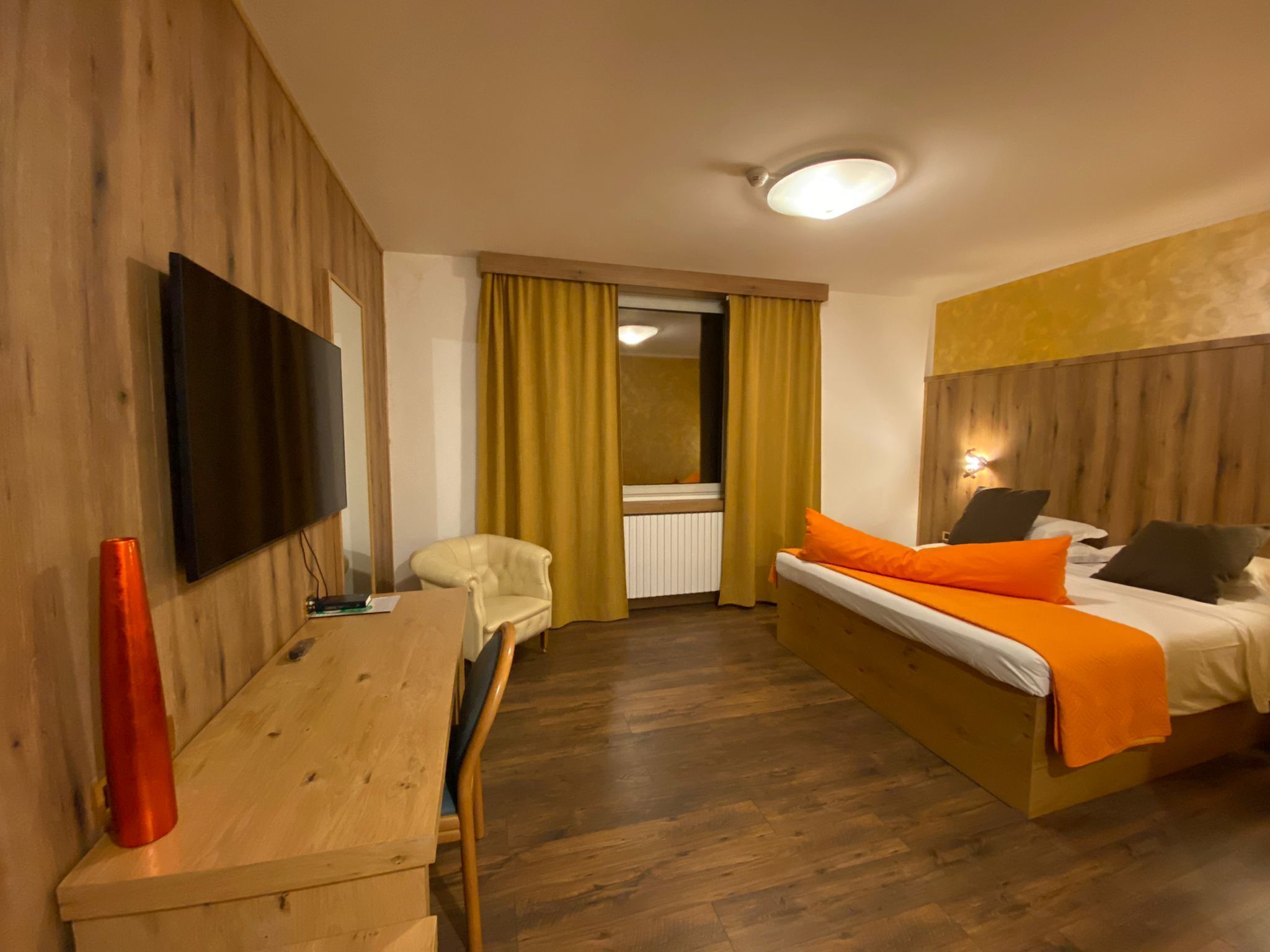 premium bedding, down duvets, minibar, in-room safe