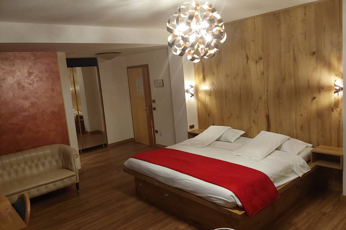 suite | premium bedding, down duvets, minibar, in-room safe