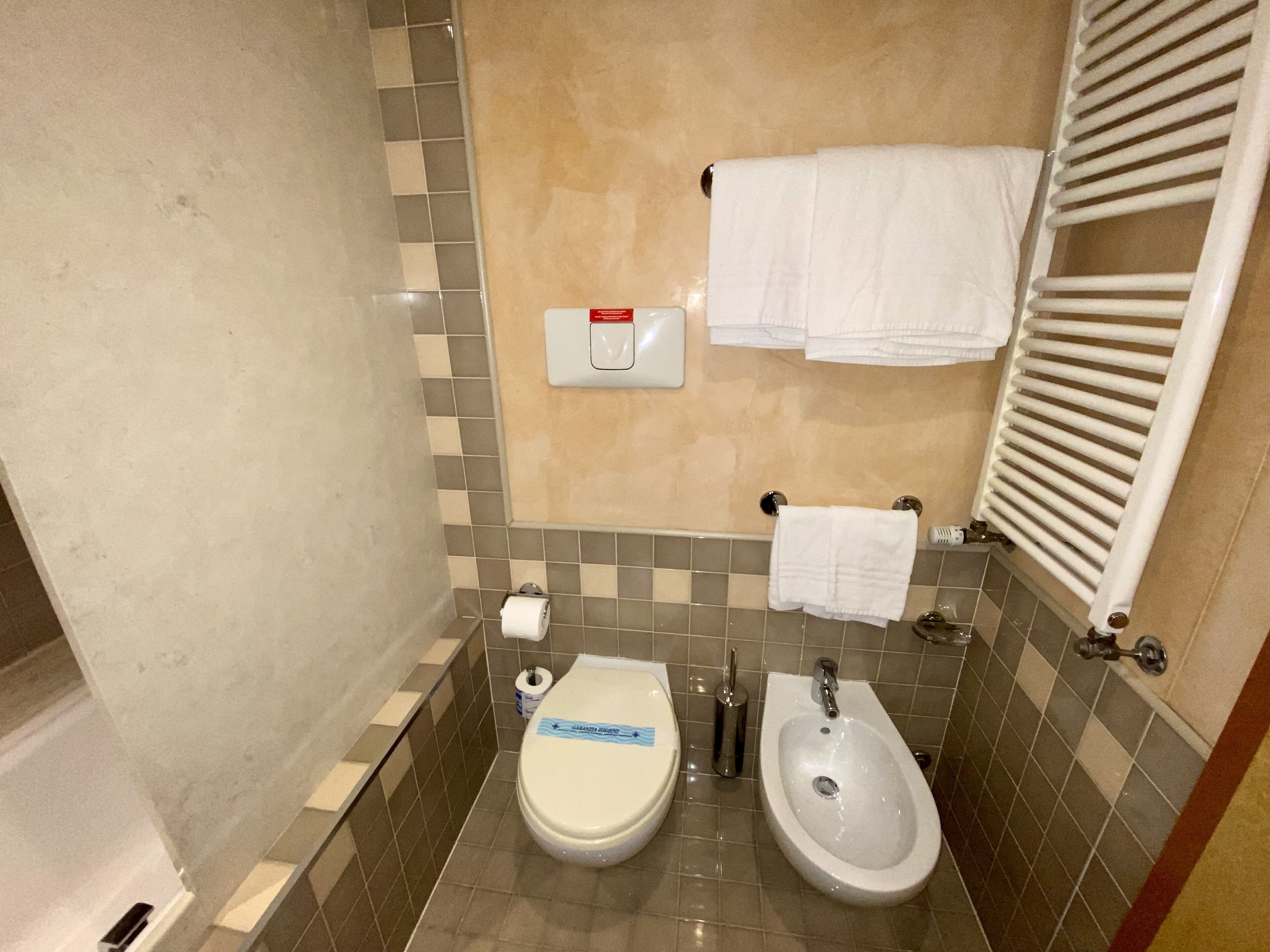 triple room | bathroom | free toiletries, hair dryer, bidet, towels
