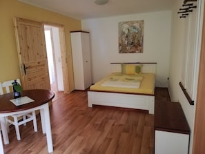 Comfort Condo, 2 Bedrooms, Accessible, Non Smoking | Soundproofing, iron/ironing board, rollaway beds, wheelchair access
