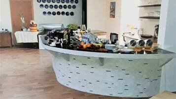 Breakfast and dinner served, German cuisine