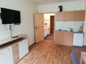 Comfort Condo, 2 Bedrooms, Accessible, Non Smoking | Private kitchenette