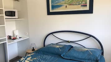 Double Room, Private Bathroom (Chambre Lavoisier) | 1 bedroom, free WiFi