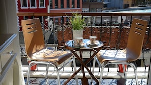 Deluxe Double Room, Balcony | In-room dining - The House Next To (Istanbul)