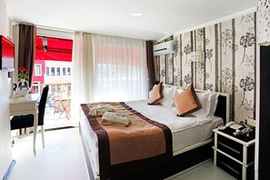 Room - The House Next To (Istanbul)