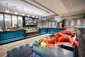 3 restaurants, breakfast, lunch, dinner served; Chinese cuisine