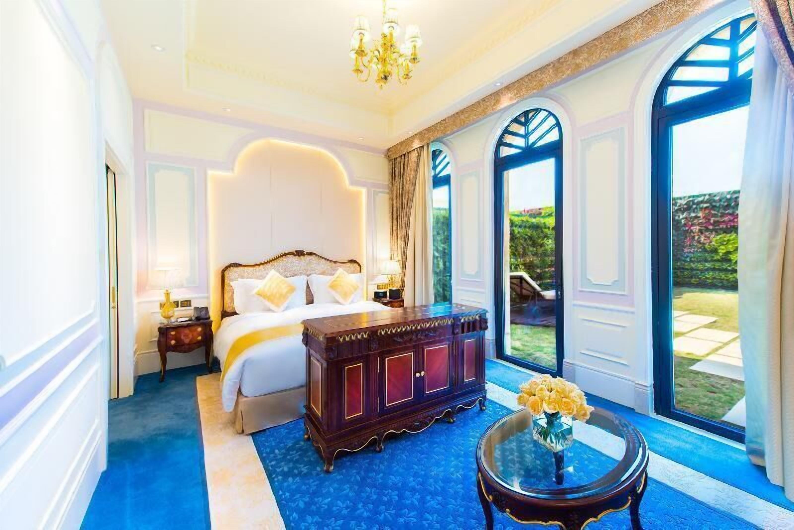 Minibar, in-room safe, desk, laptop workspace