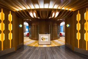 3 restaurants, breakfast, lunch, dinner served; Chinese cuisine