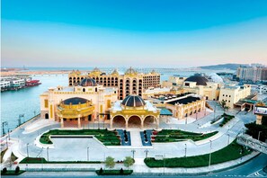 A large hotel with multiple domes and a central courtyard. - Legend Palace Hotel (Macau)