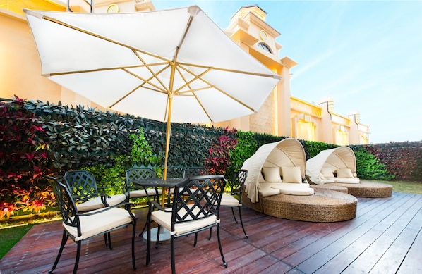Two Bedroom Suite with Garden, Balcony | Terrace/patio - Legend Palace Hotel (Macau)