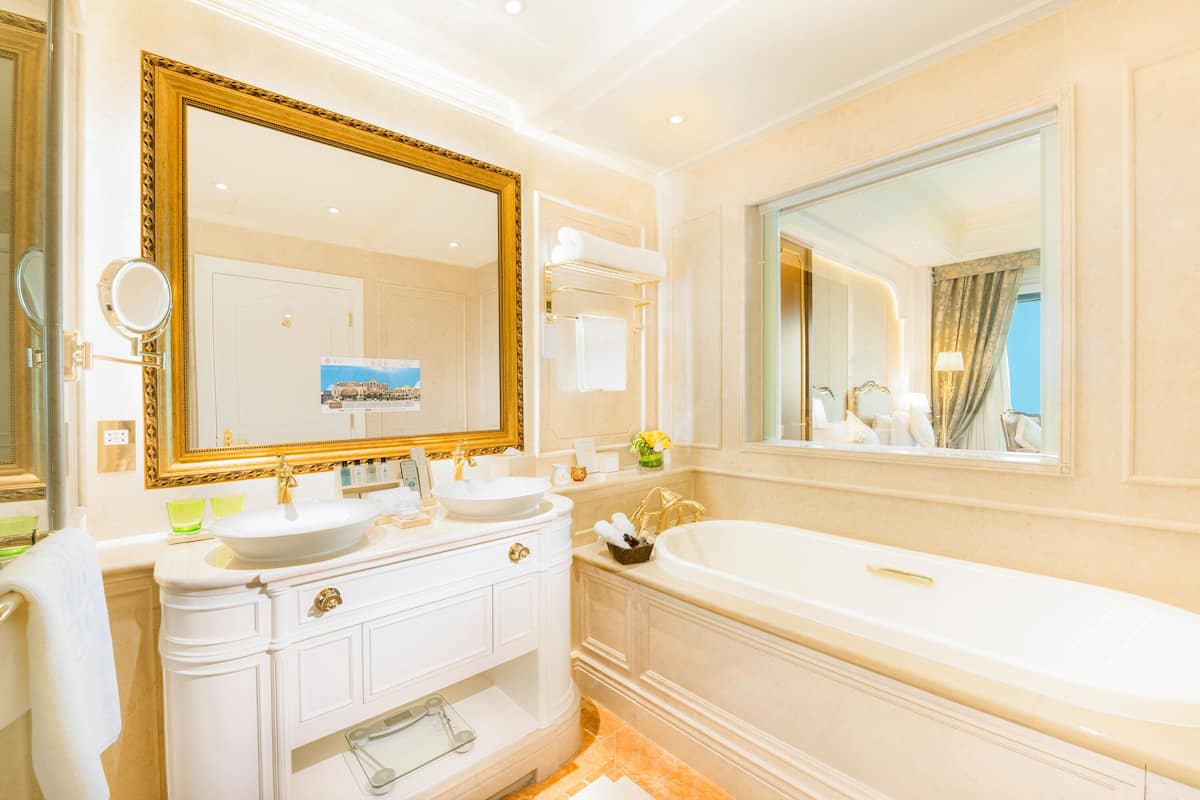 separate bathtub and shower, deep-soaking bathtub