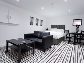 Studio, Private Bathroom (Studio apartment ) - Shaftesbury Apartments (Leeds)