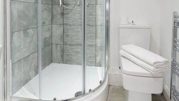 Studio, Private Bathroom (Studio apartment ) | Bathroom