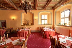 매일 뷔페 아침 식사(1인당 EUR 12.00)