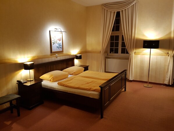 Double Room | In-room safe, desk, soundproofing, WiFi (free) - Gotikhotel Frenzelhof (Görlitz)
