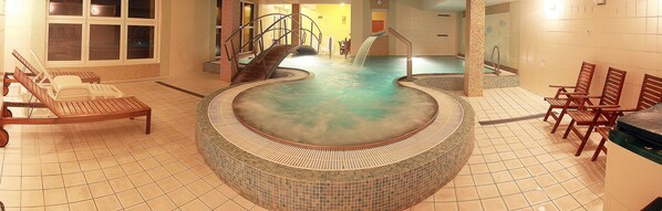 Bañera de hidromasaje cubierta